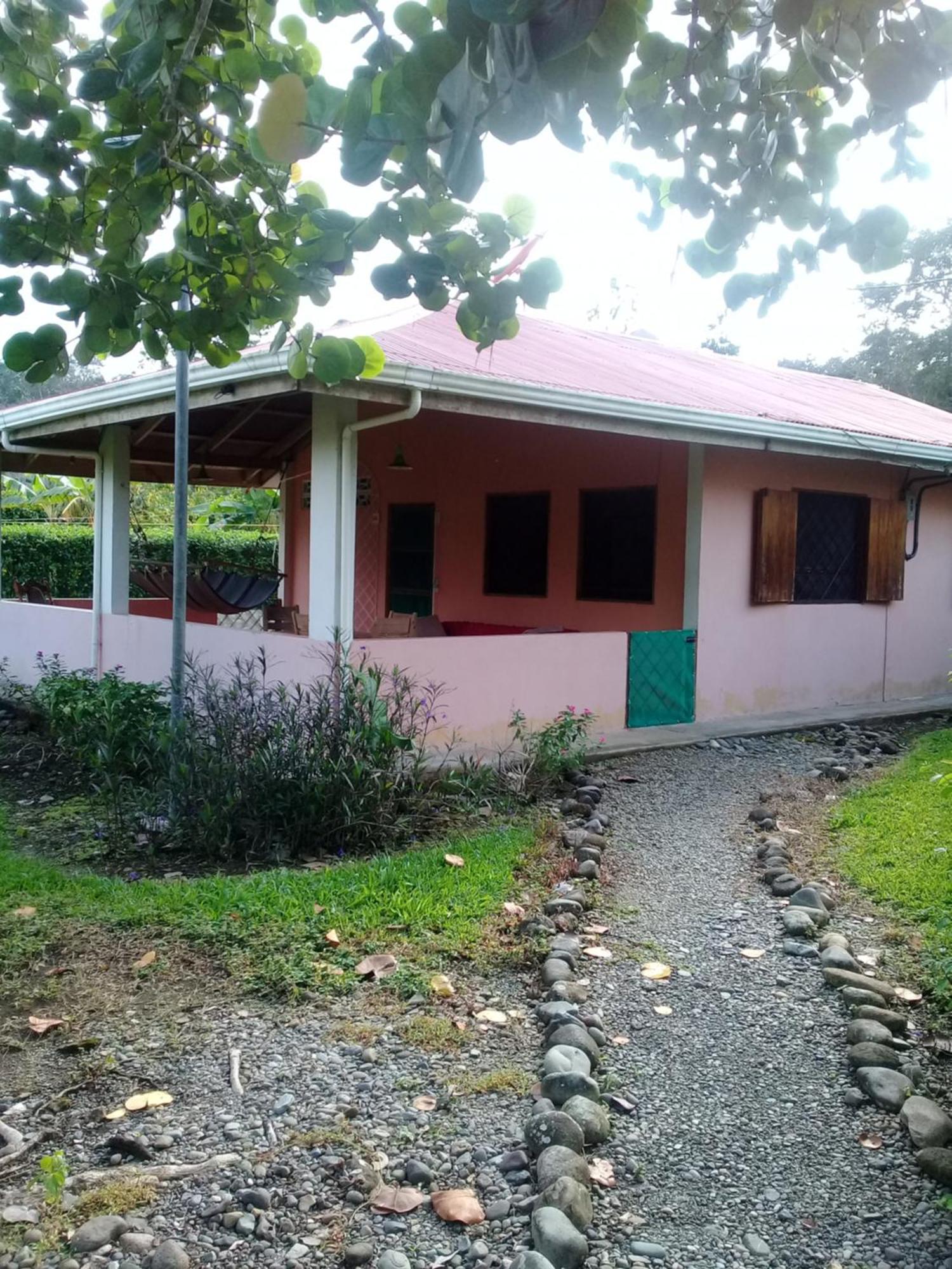 Cabinas Los Tucanes Cahuita Exterior foto