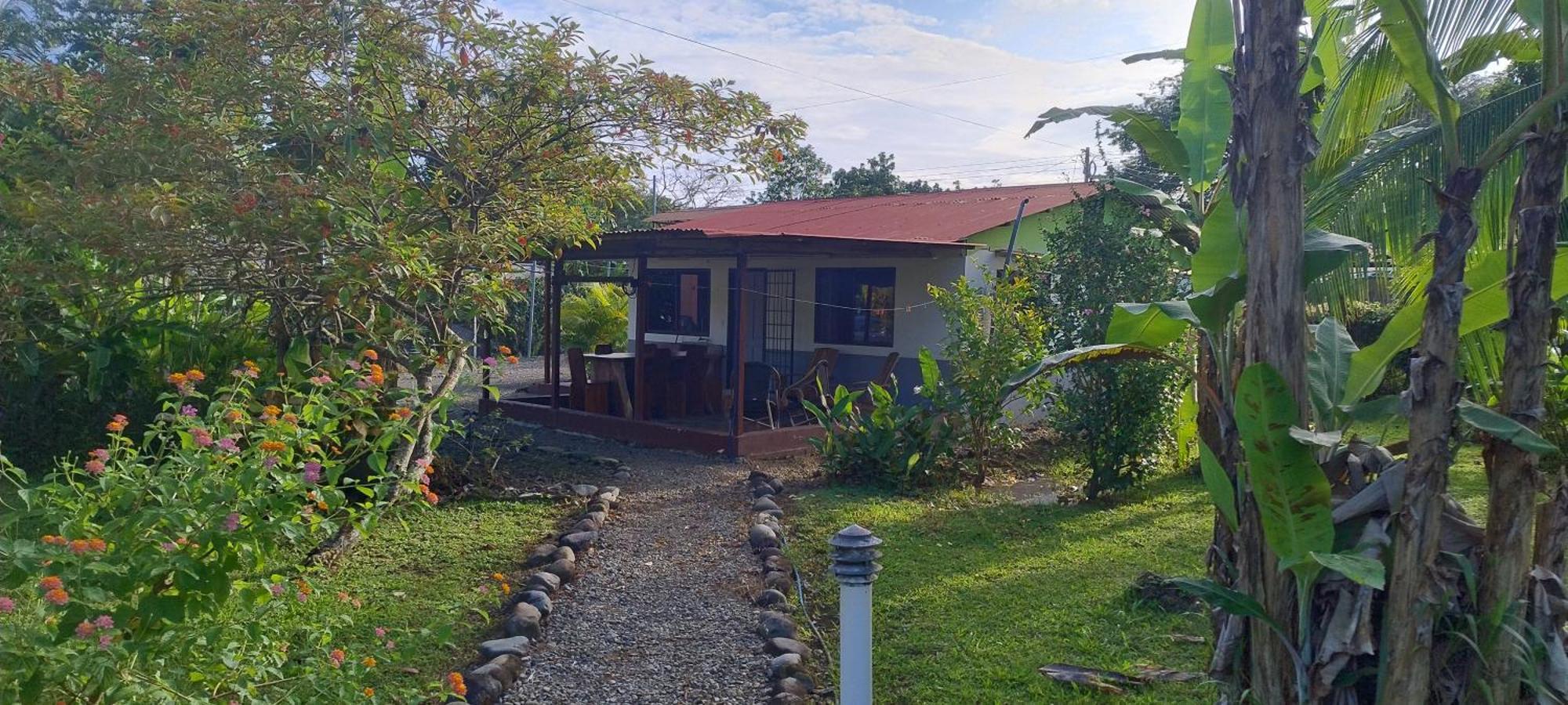 Cabinas Los Tucanes Cahuita Exterior foto